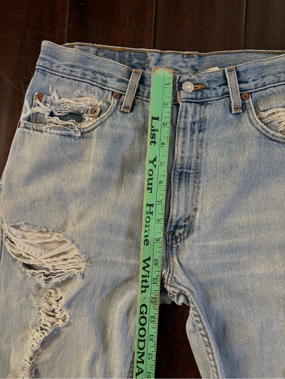 Vintage Distressed Levi's 505 Light Wash Blue Jeans - Y2K - Picture 8 of 10